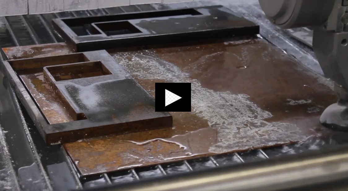 Vidéo découpe du métal et de tôle sur machine jet d'eau