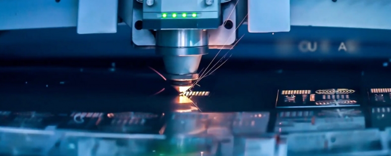 Machine découpe laser alimentée en azote par un générateur de gaz
