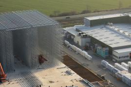  KASTO a pris le projet en charge depuis le coulage de la dalle en béton et s’est chargé de la planification, de la construction, de la mise en service et de la formation du personnel.